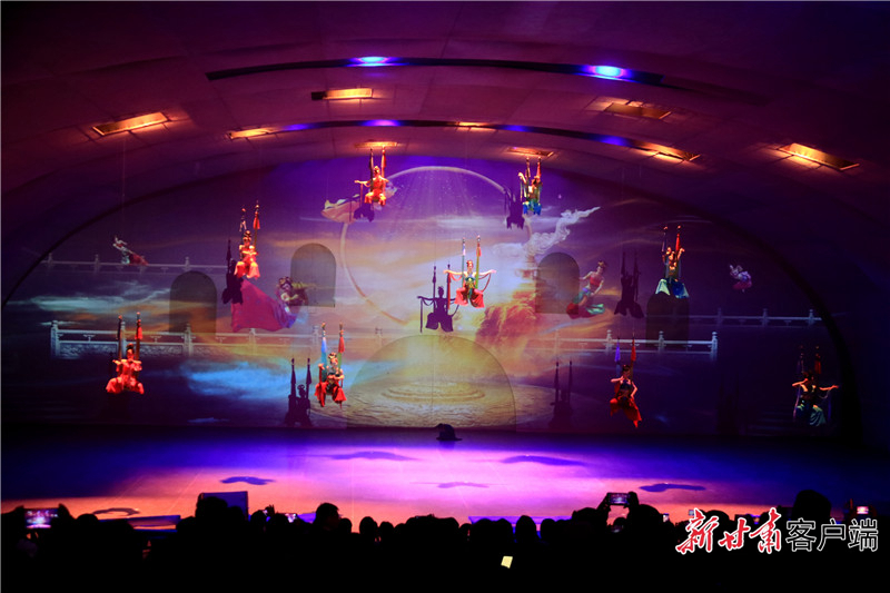 大型沙漠实景剧《敦煌盛典》演出现场 新甘肃·甘肃日报通讯员 张晓亮 摄