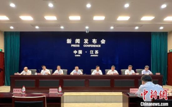 新闻发布会现场。　朱晓颖　摄