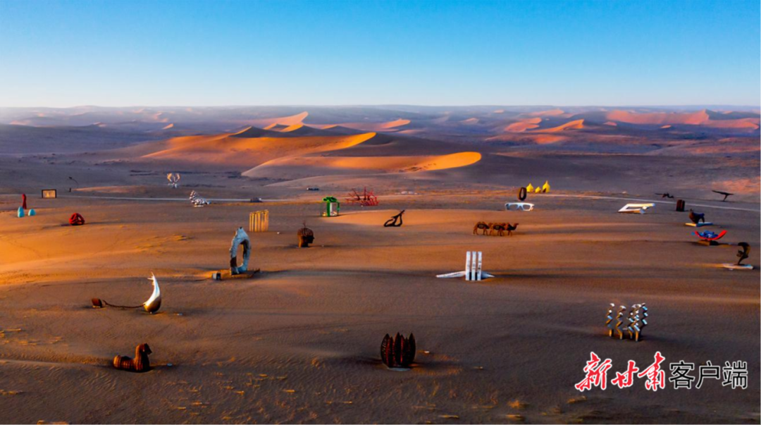 苏武沙漠景区内的沙漠雕塑国际创作营(民勤县融媒体中心供图)