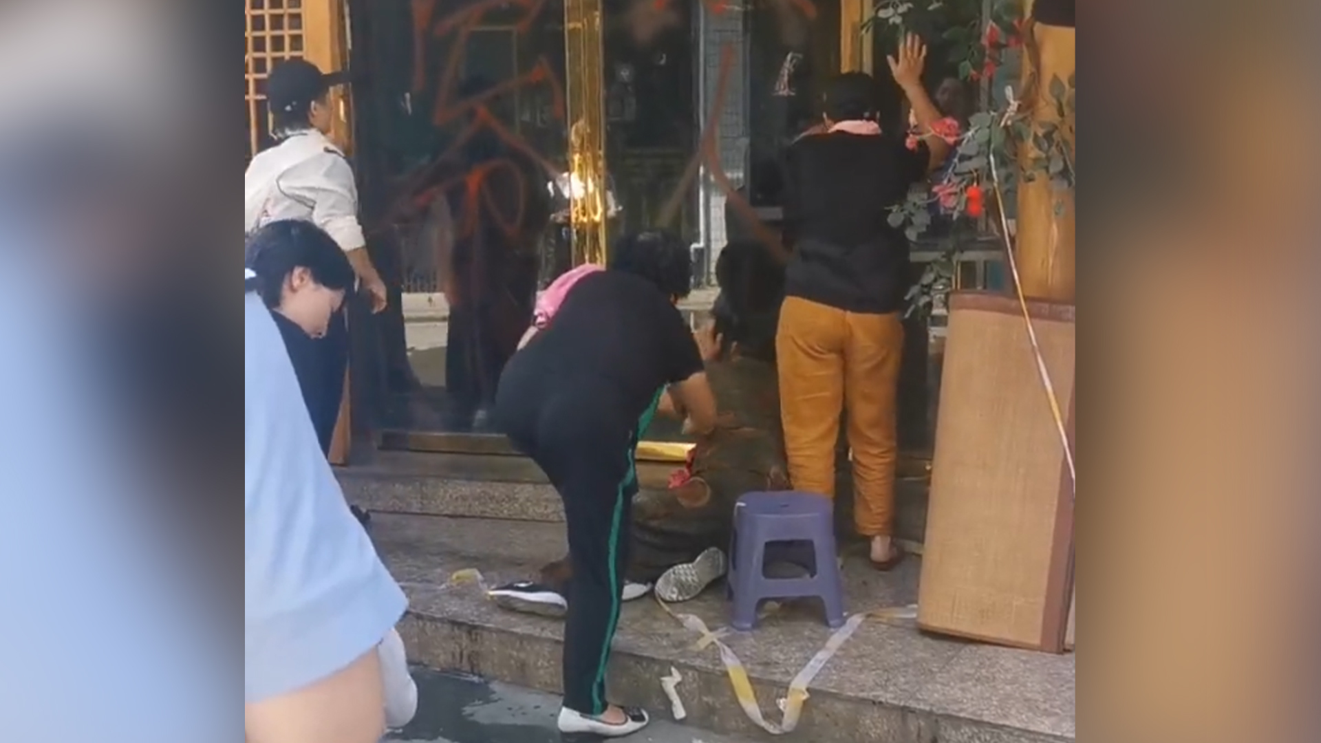 顾客在包厢吃火锅时因通风不畅,致3人中毒1人死亡,店铺已暂时停业_凤凰网视频_凤凰网