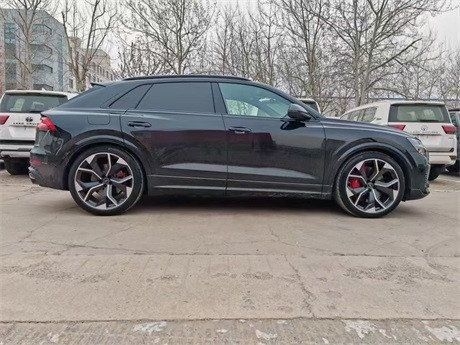 23款奥迪rsq8特价162万现车秒杀优惠