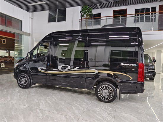 2023款奔驰斯宾特高顶定制房车明星片场_凤凰网汽车_凤凰网