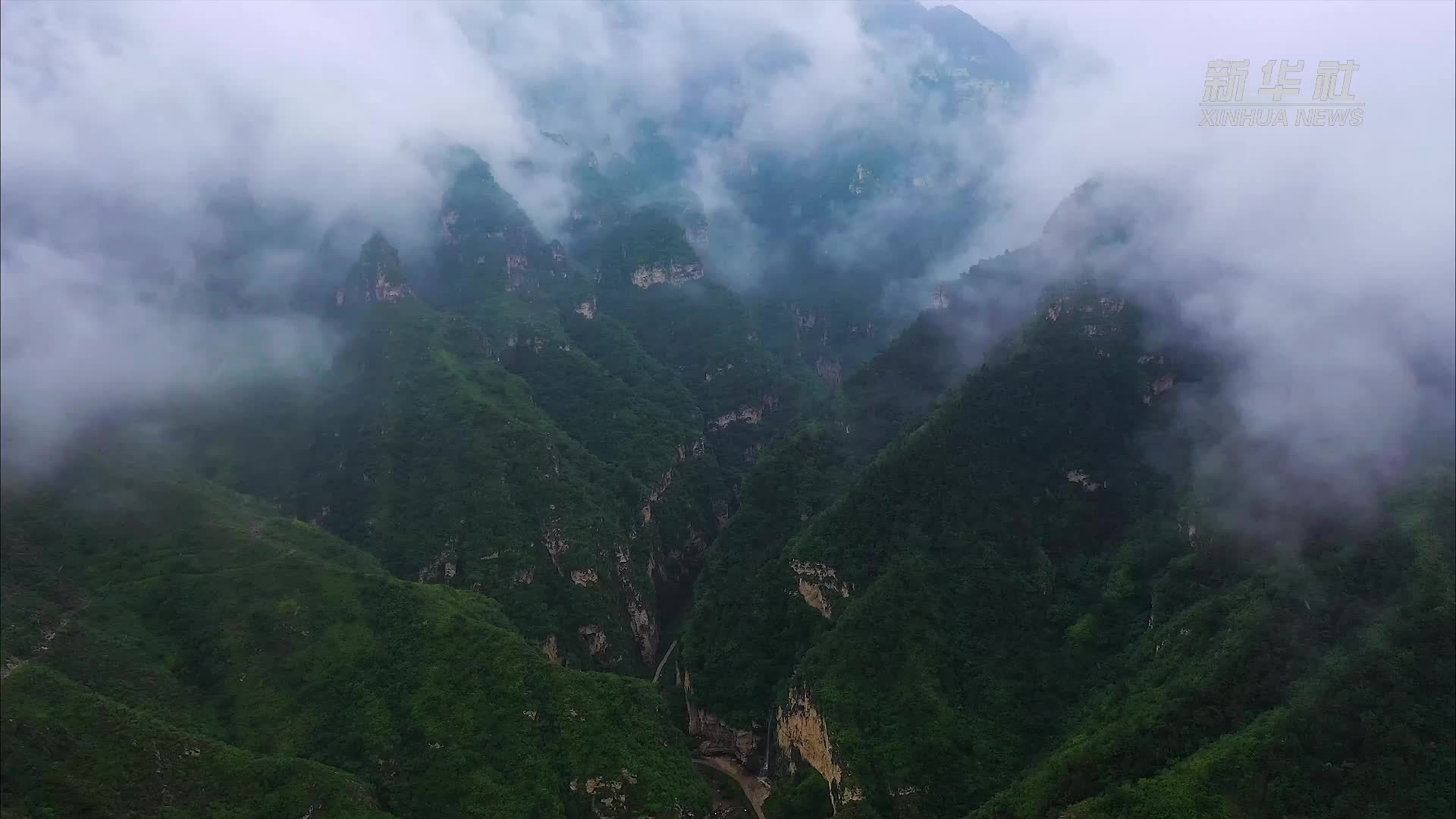 瞰中国｜河北涞源：微雨漫天 雾锁仙人峪