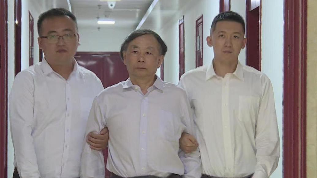 国投电力公司原党委书记郭启刚回国投案：涉嫌严重职务违法犯罪，外逃4年
