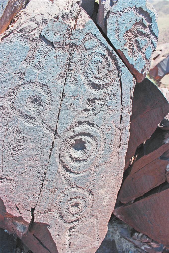 同心圆 姜窝子沟岩画