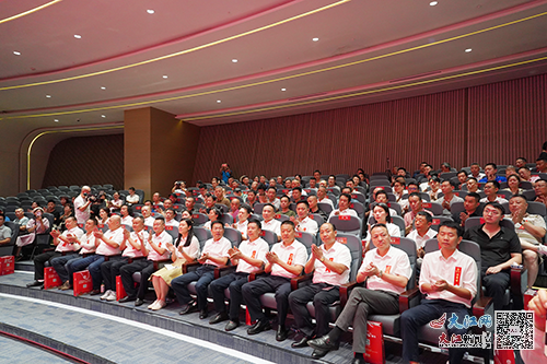 景德镇收藏家协会成立第一次会员大会举行（吴晓燕 供图）