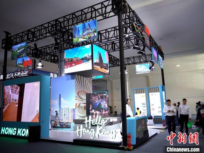 图为青洽会上的香港展厅 中新社记者 祁妙 摄
