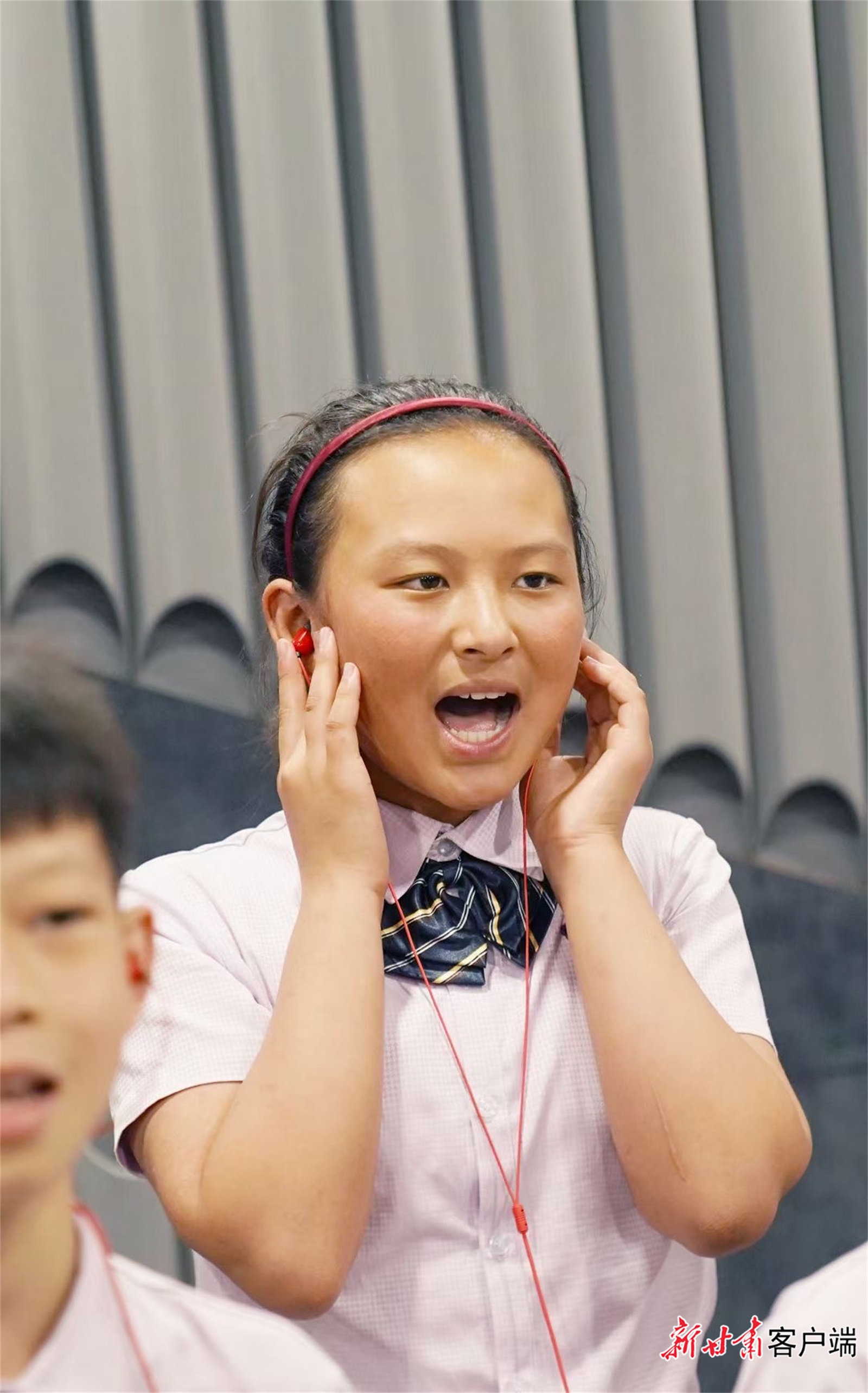 甘肃白马藏族小女孩何以走进维也纳金色大厅