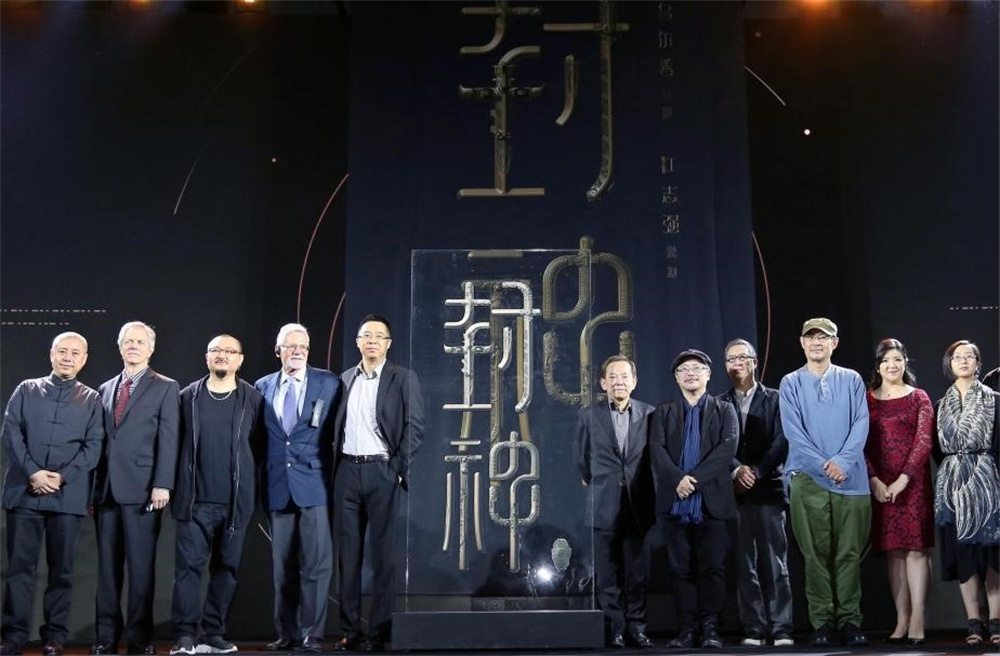 《封神》这样的影片，核心创作人员一般观众不了解，但都是神仙大佬。他们过去参与的影片，都是名作。因为这种项目的难度普通业内人员是干不了的。制片人们一站台，也是一部“封神榜”。