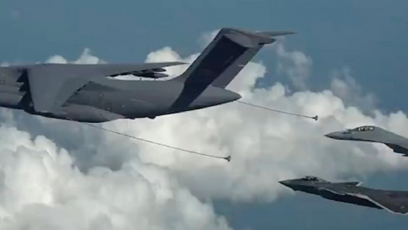 空军新闻发言人：像歼20横空出世的惊喜还会不断增多