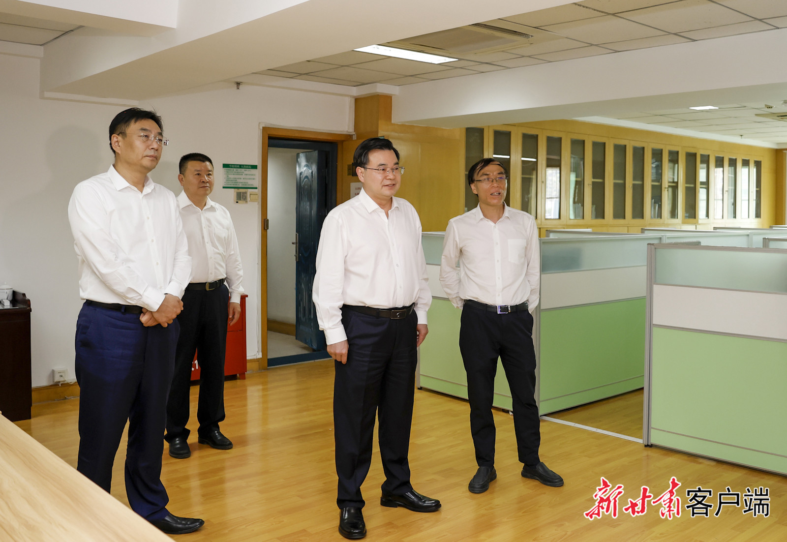 7月17日，省委书记、省人大常委会主任胡昌升在审计署兰州特派办调研，看望慰问干部职工。新甘肃&middot;甘肃日报记者 孟捷