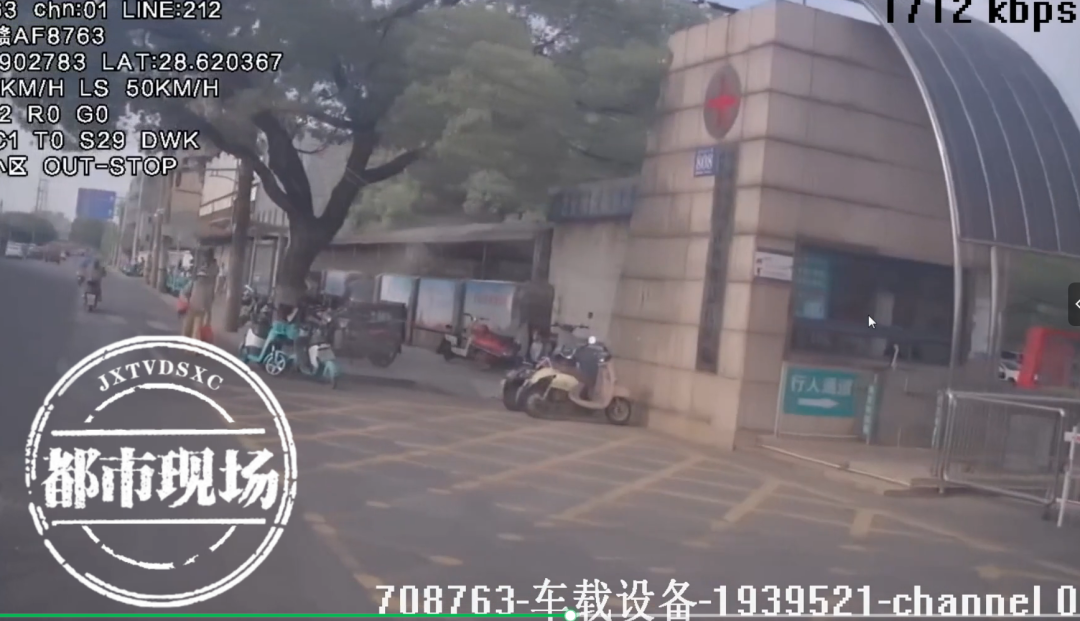 乘客突发疾病 南昌一公交车7分钟生死营救