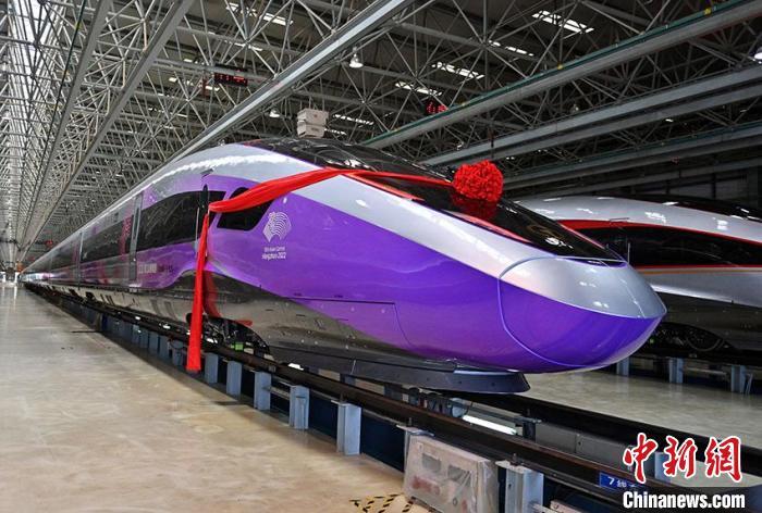 复兴号亚运智能动车组21日在长春下线。张瑶 摄