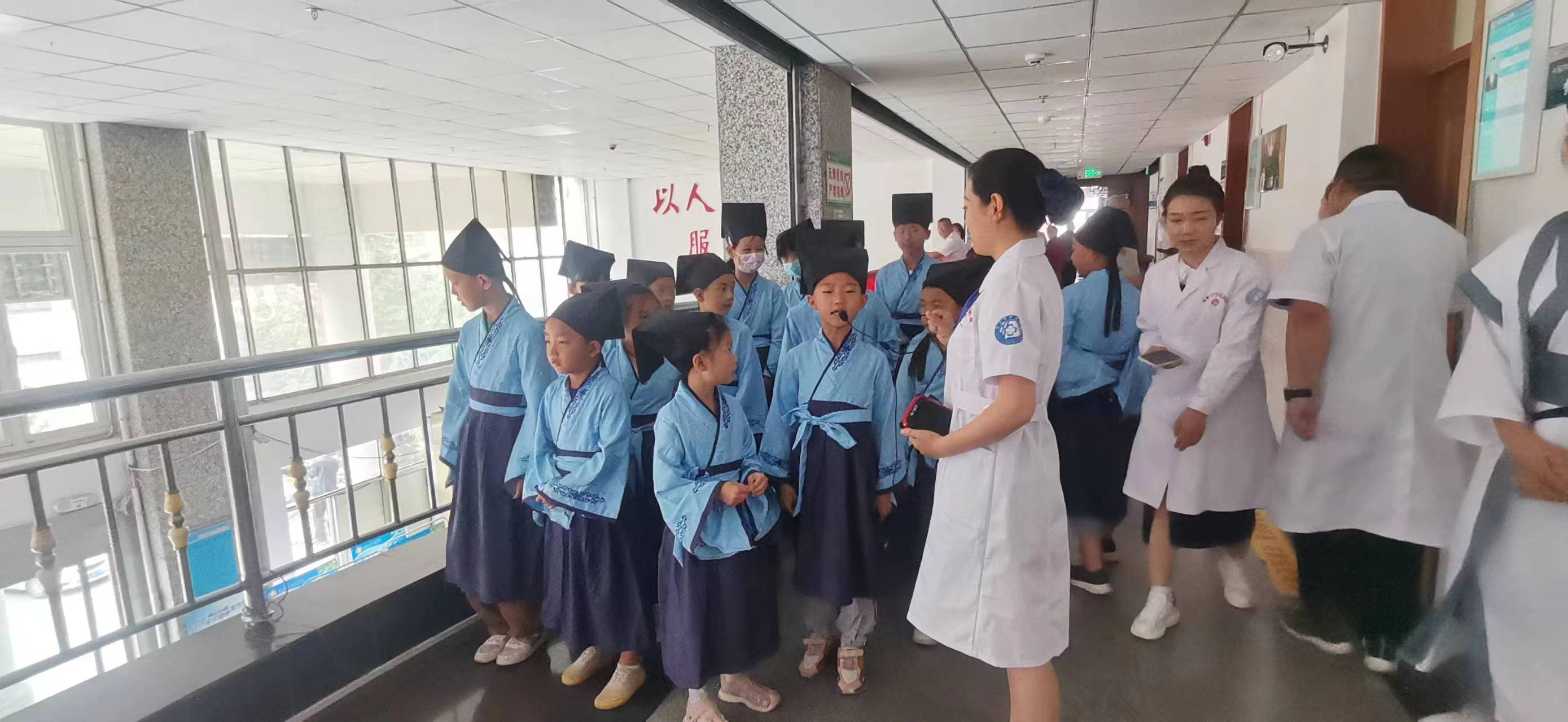 望闻问切都安排 华亭萌娃化身小郎中“上岗”啦