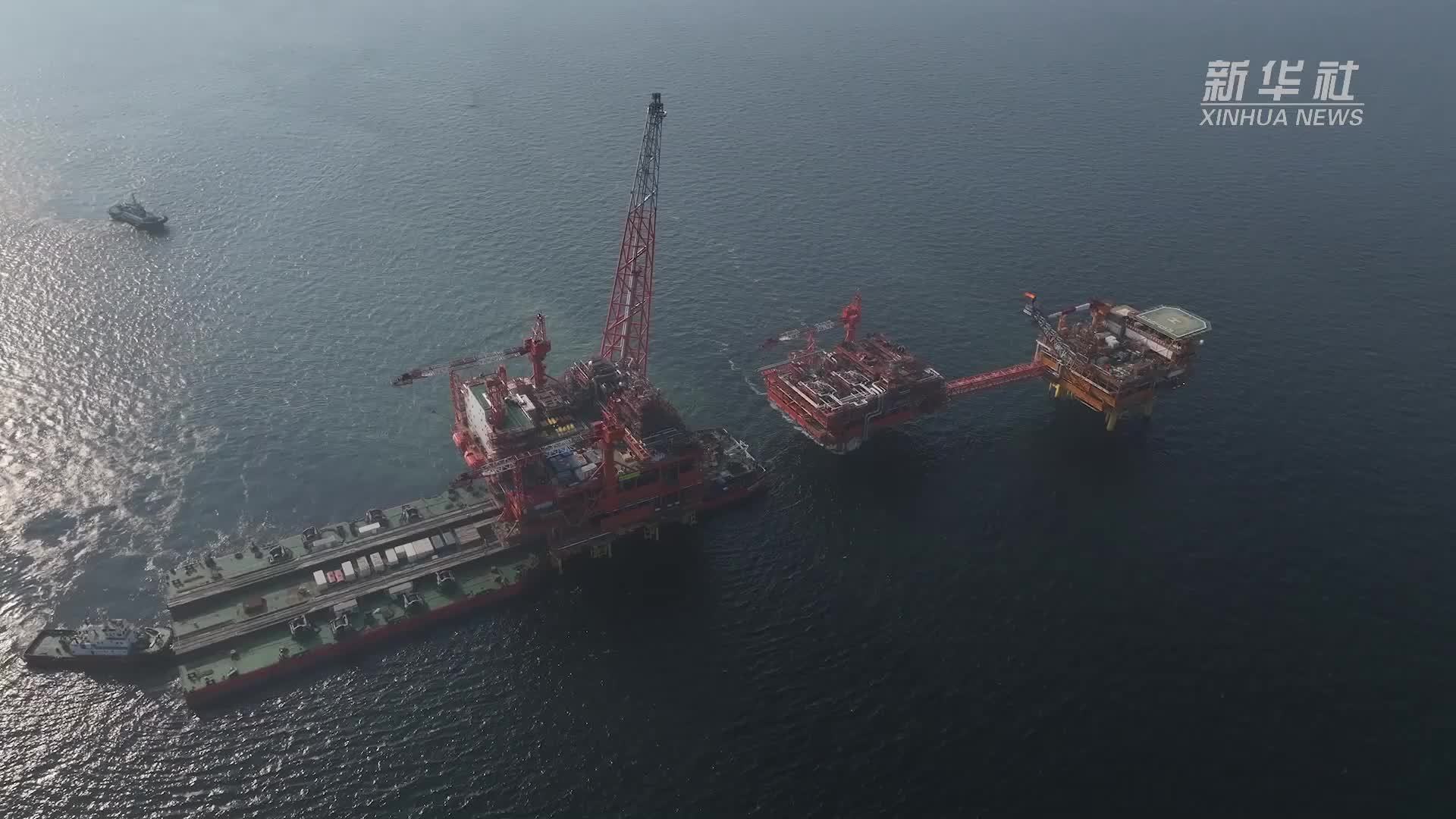 渤海首个千亿方大气田万吨油气平台完成海上安装