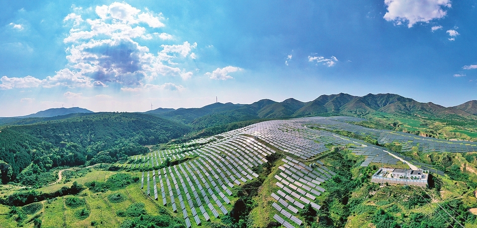 光伏“点亮”乡村振兴路