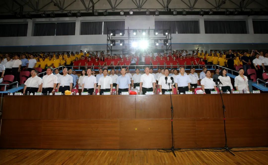 金川集团副总经理张有达主持开幕式