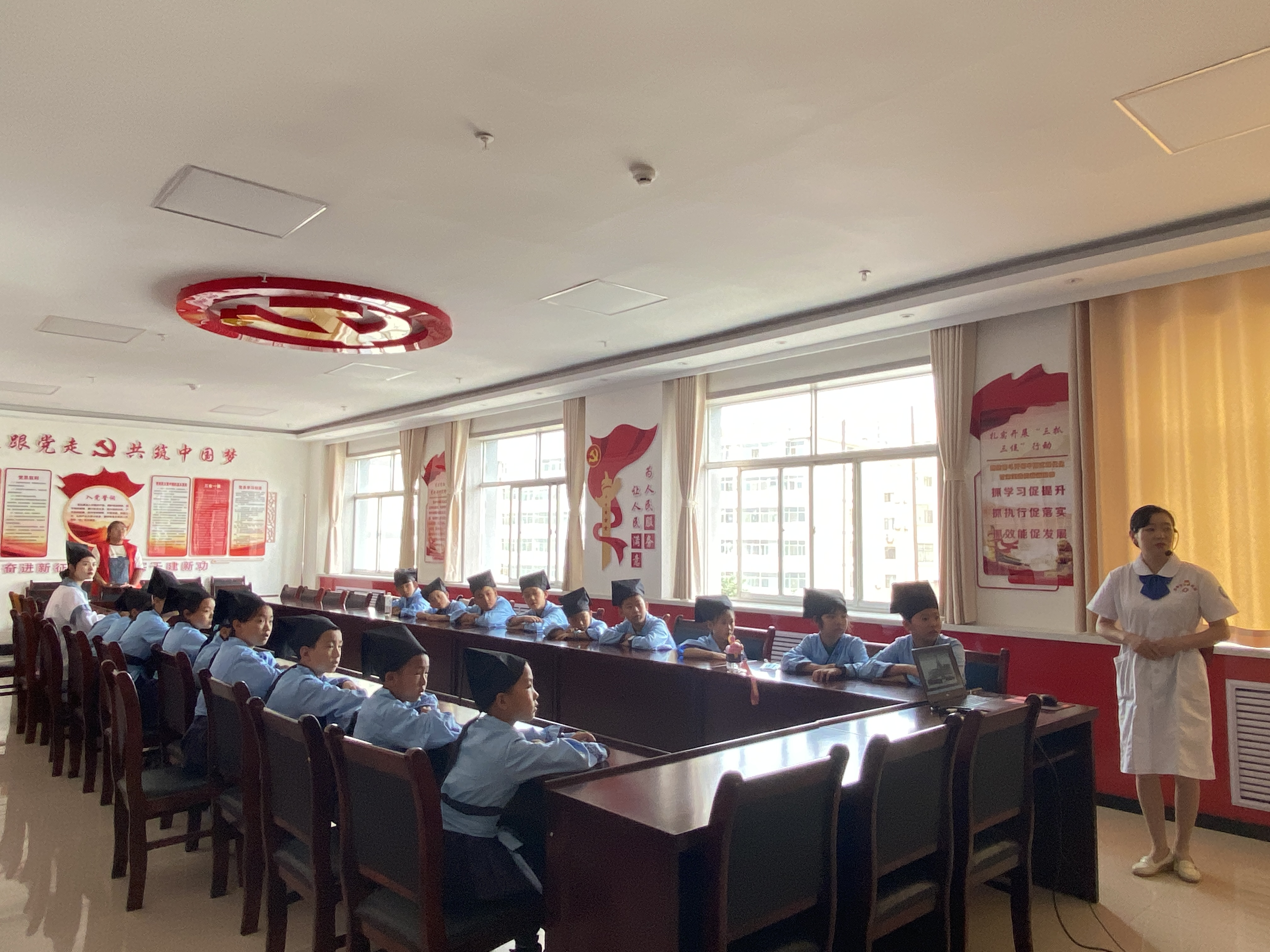 望闻问切都安排 华亭萌娃化身小郎中“上岗”啦