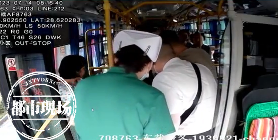 乘客突发疾病 南昌一公交车7分钟生死营救