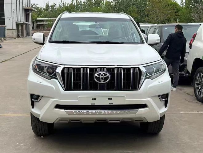 23款丰田霸道4000现车61万起分期低首付