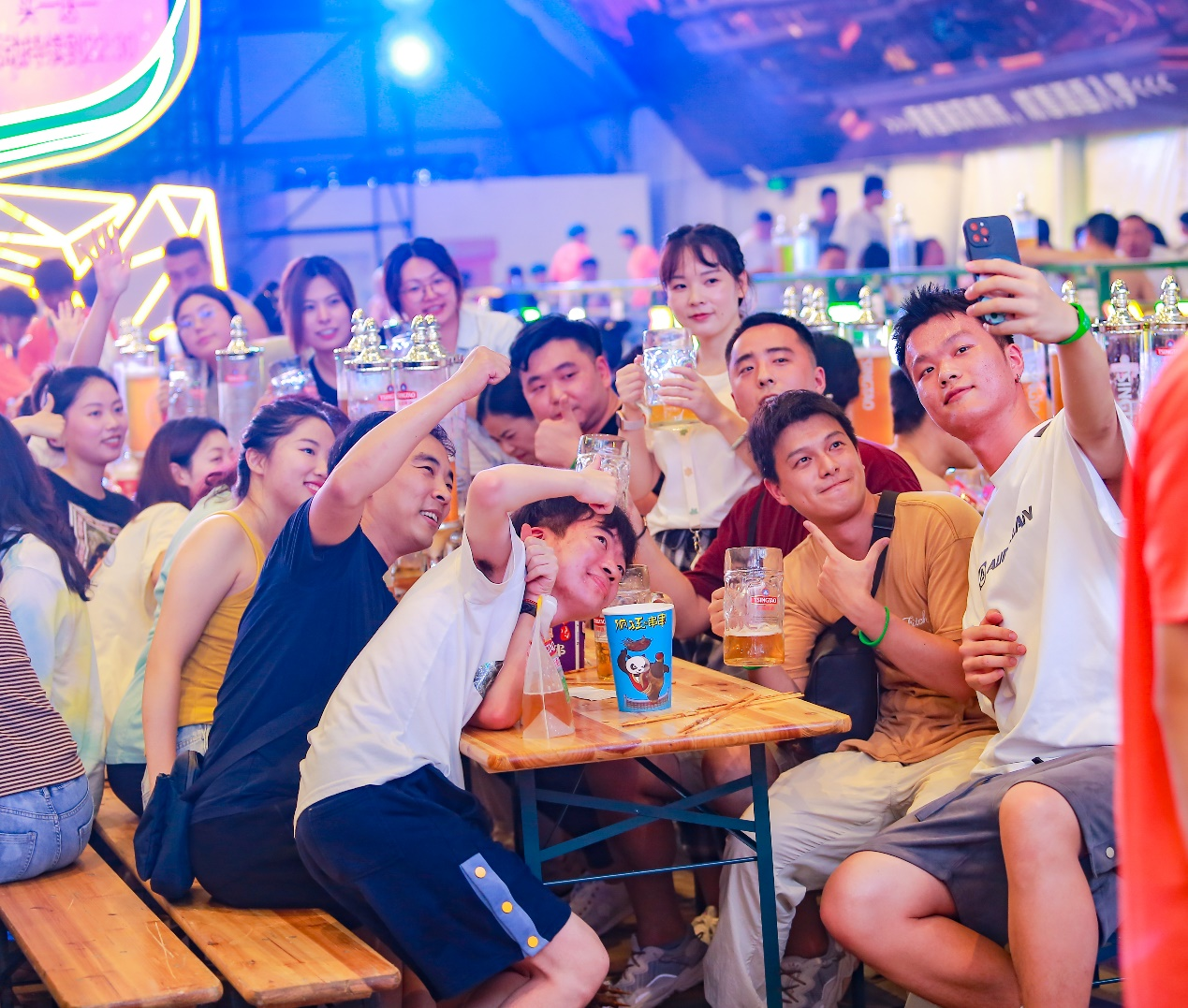 探营青岛啤酒节：青岛啤酒迎120周年华诞