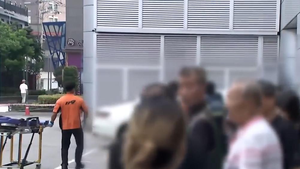 韩国发生持刀砍人事件已致1死3伤,一名男嫌疑人当场被捕_凤凰网视频_凤凰网