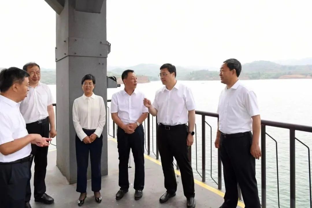 山西省委常委、山西省副总河长、潇河省级河长、太原市委书记韦韬在松塔水库调研潇河流域防汛备汛情况。梁琛 摄