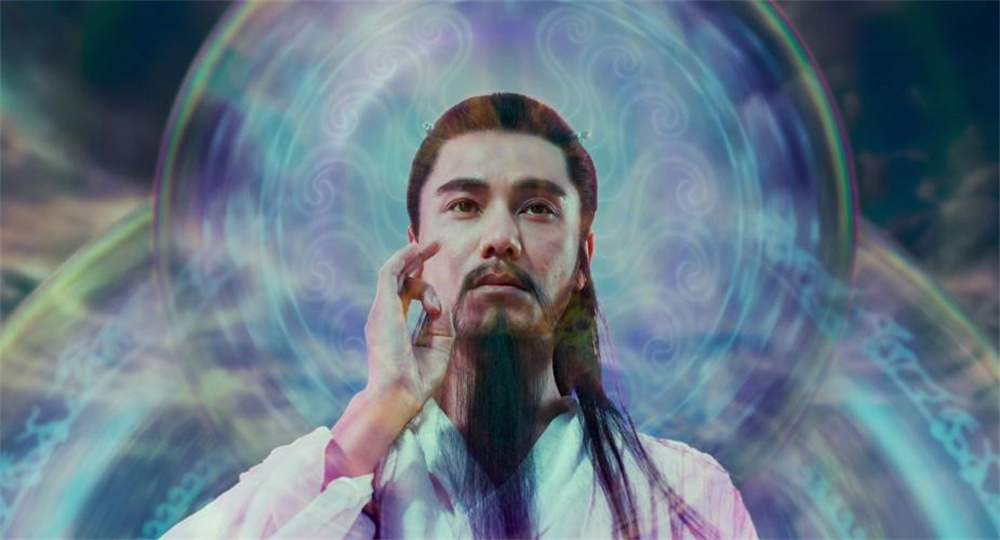 天庭的这段美术造型，是全片略有争议的地方。但除此以外，美术风格都是站得住的，厚重，古朴，又很华丽。
