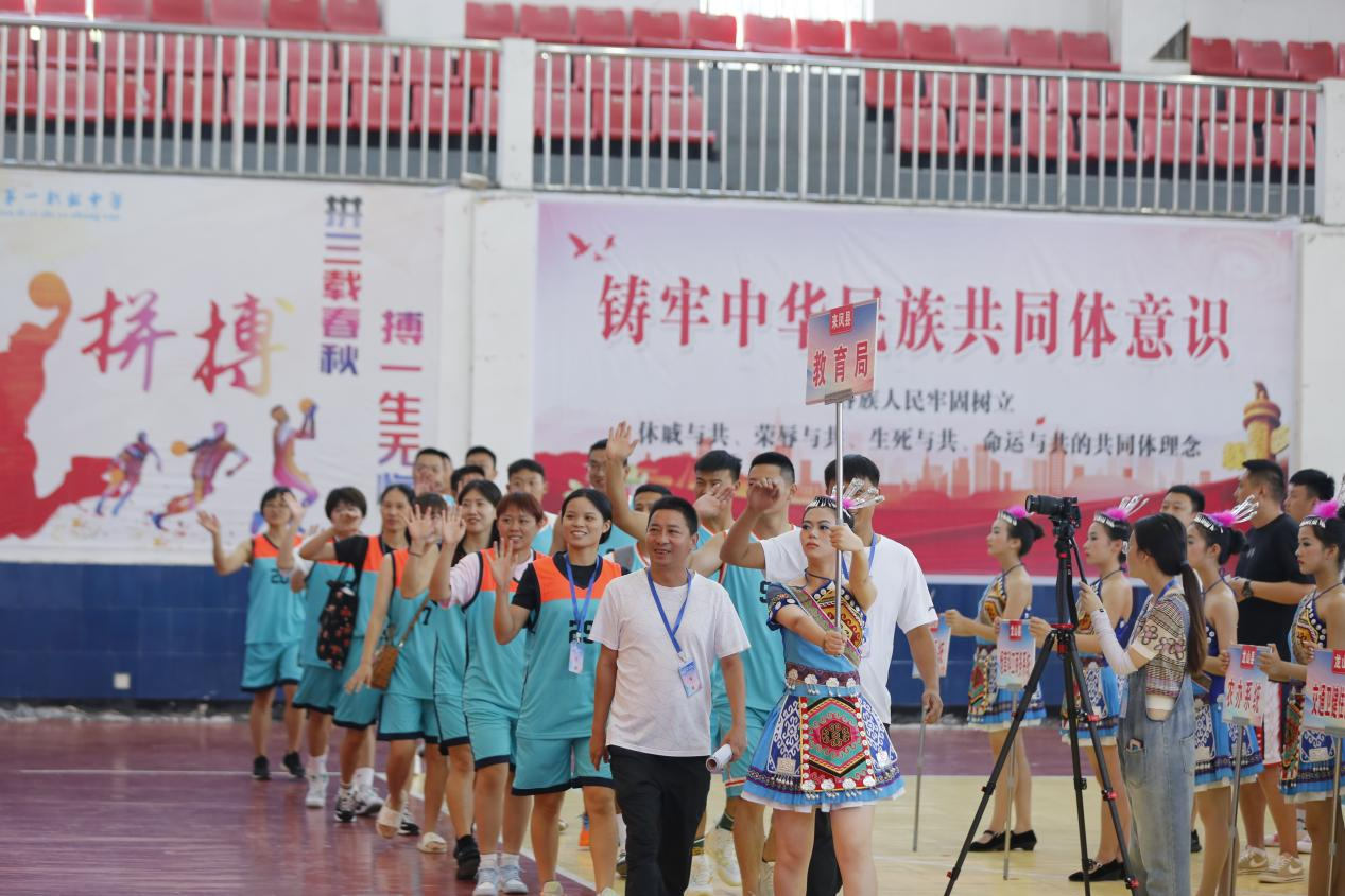 参赛队伍入场