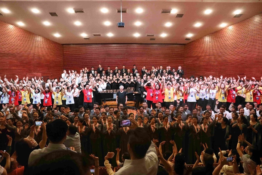 合唱节在节目《歌唱祖国》中落下帷幕