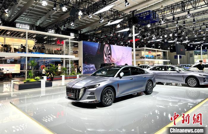 一汽集团以包馆形式展出。 郭佳 摄