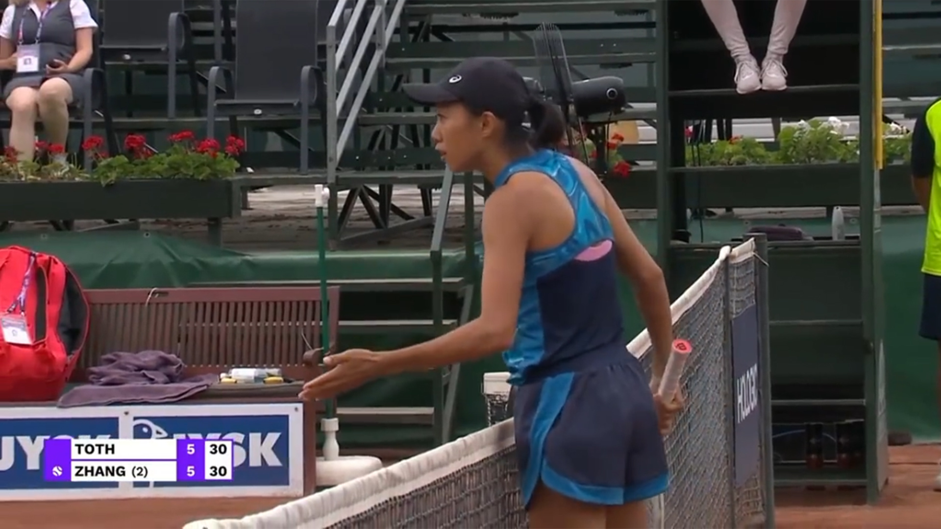 气愤！中国网球名将张帅遭遇误判，球印被擦后落泪，提前退赛抗议