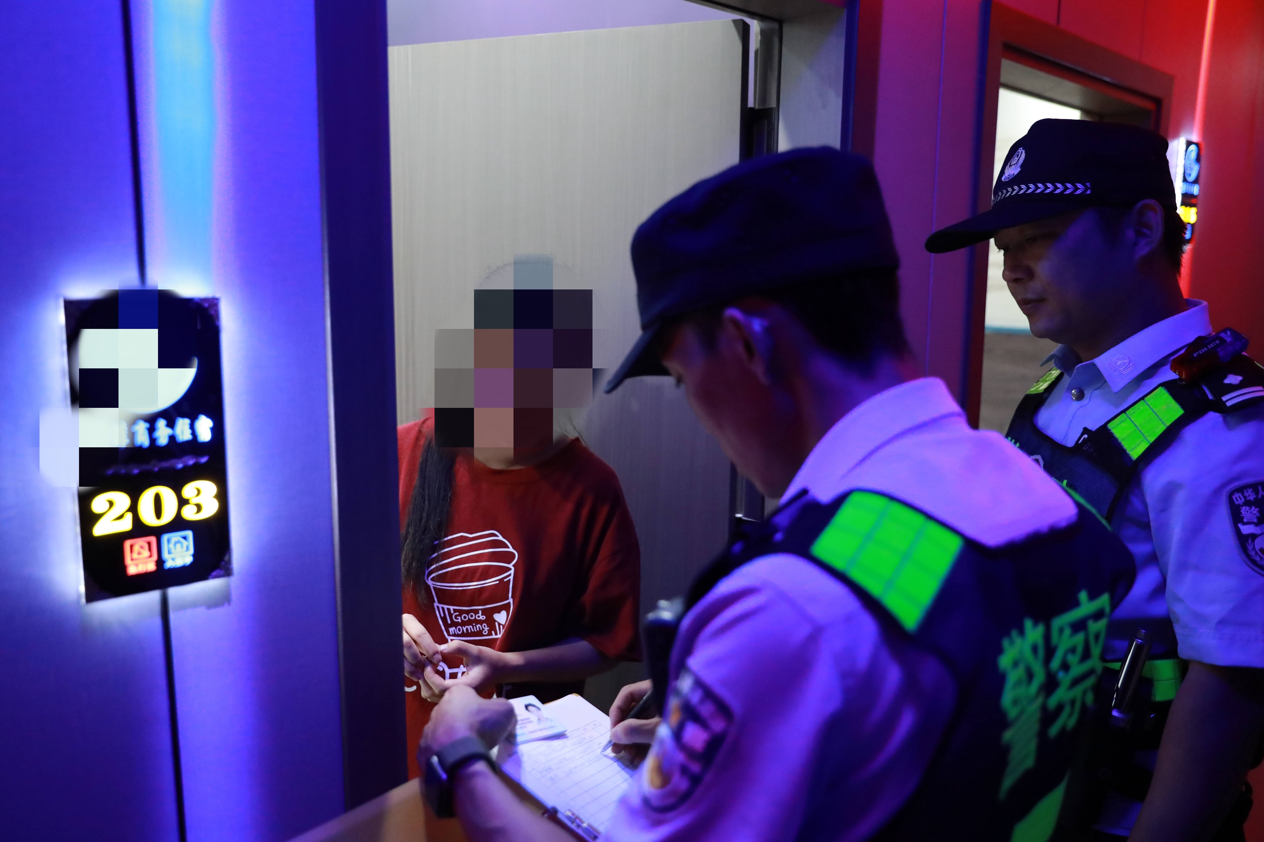 珠海公安再次开展集中夜查 破获刑事案件35宗刑拘50人