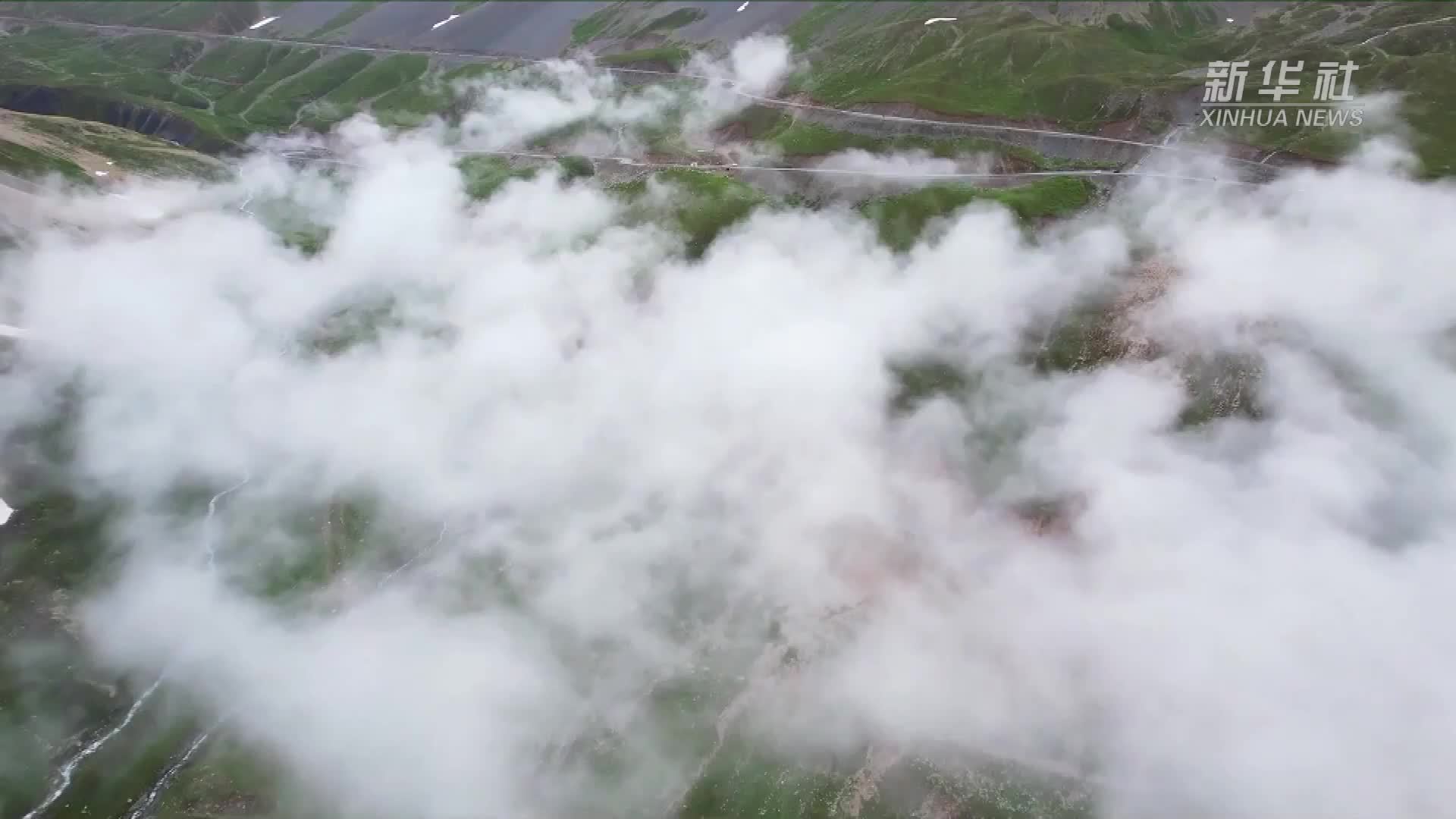 新疆独库公路：让游客电动车自驾游不愁电