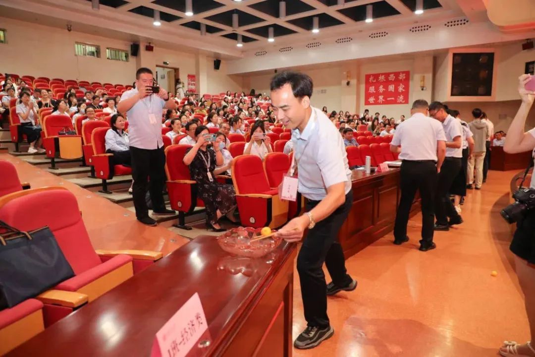 乒乓球传递比赛现场