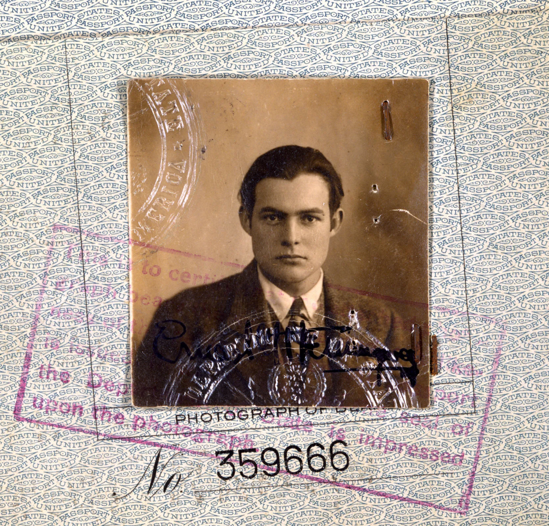 海明威1923年的护照照片