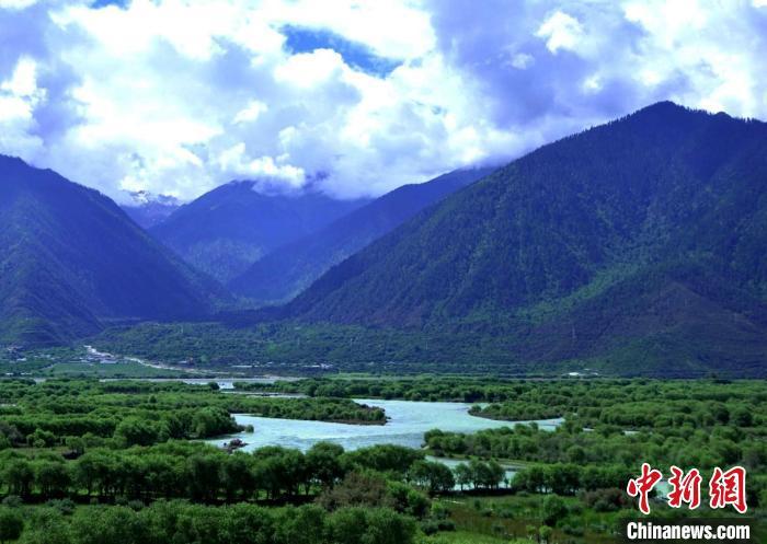 图为西藏雅尼国家湿地公园风光图。拉巴卓玛 摄