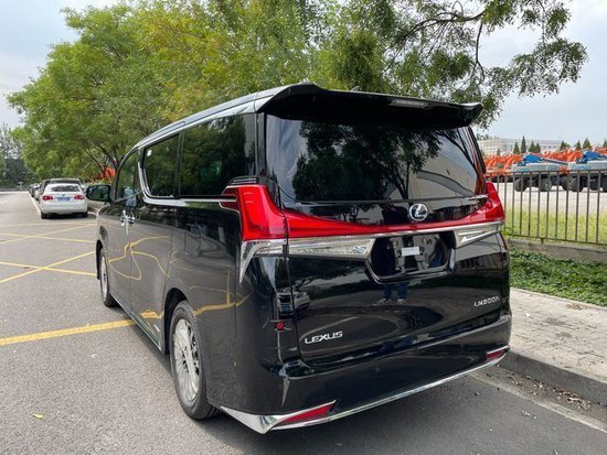 2023款雷克萨斯lm300h七座现车火热促销