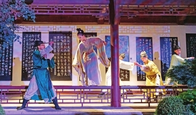 《夜上黄鹤楼》诗碑廊表演引人入胜。