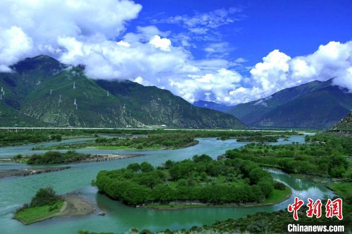 图为西藏雅尼国家湿地公园风光图。拉巴卓玛 摄