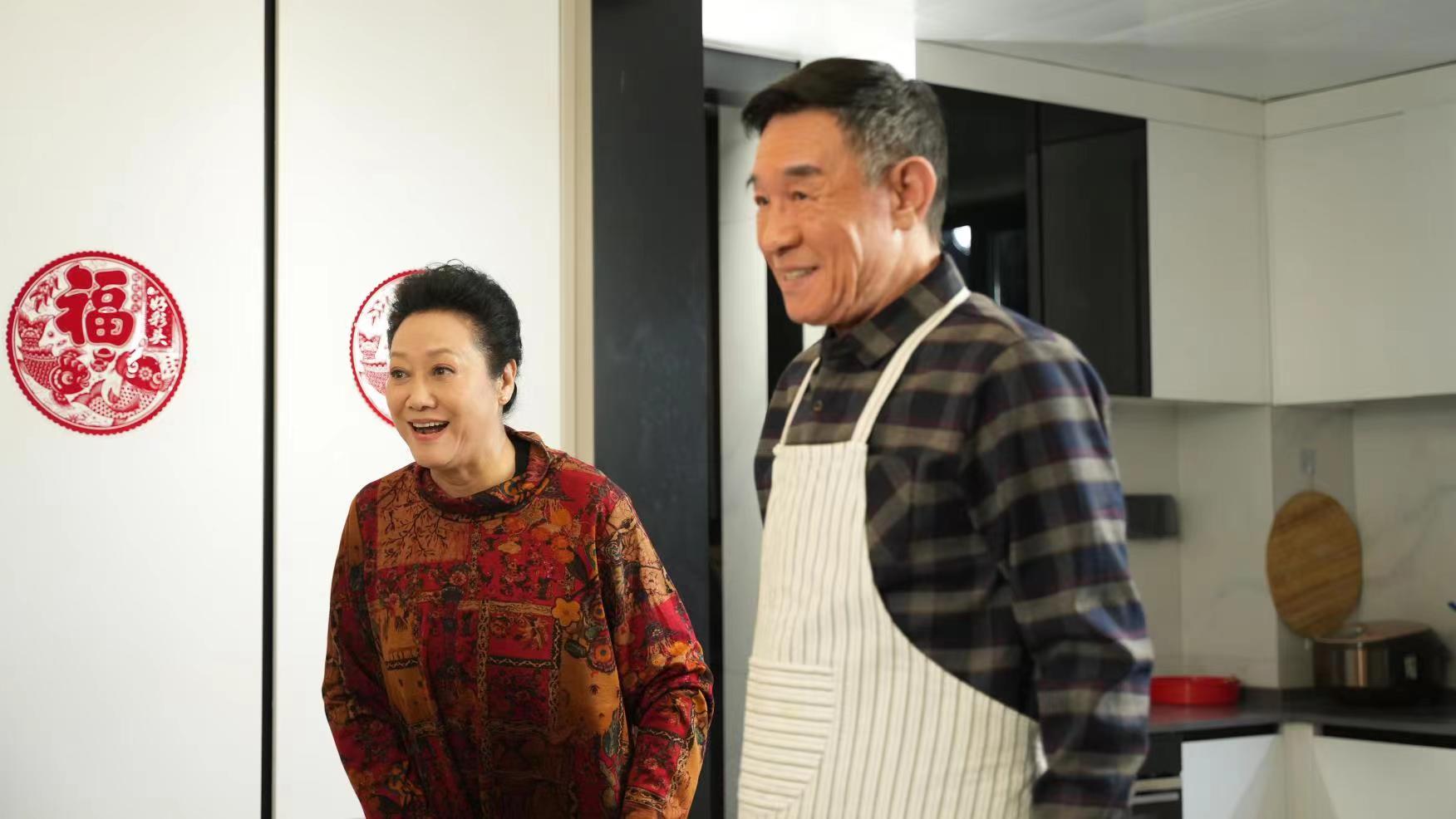 河北卫视首创家庭情景喜剧《家好月更圆》——形式全新探索与情感价值回归