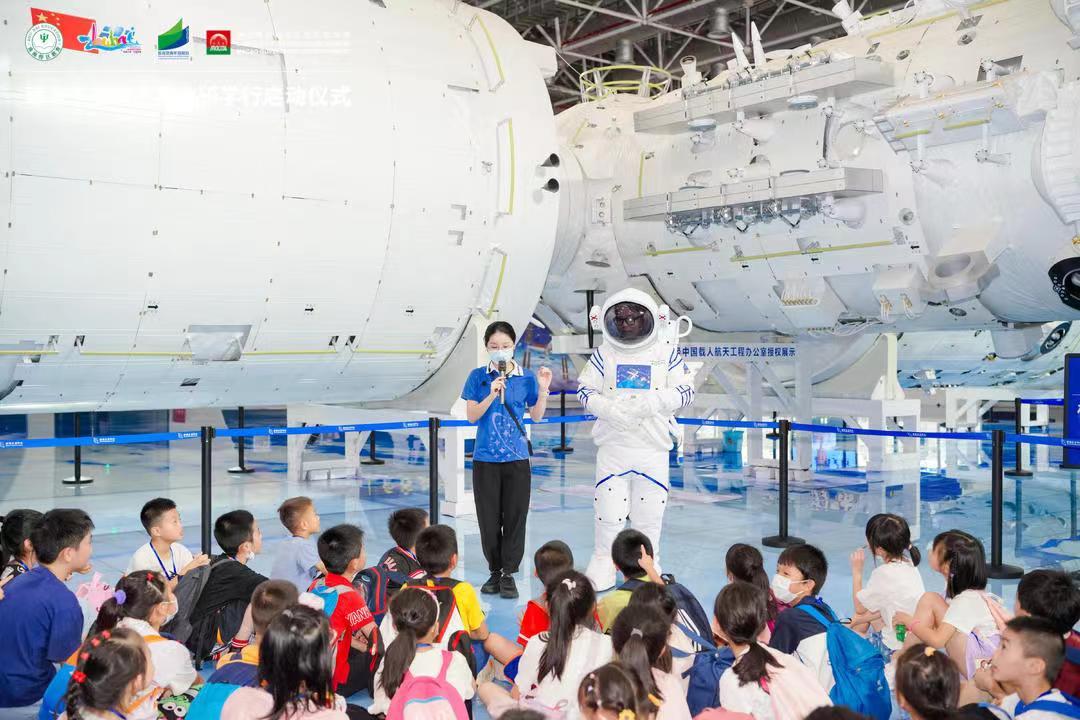 珠澳学子参观珠海太空中心