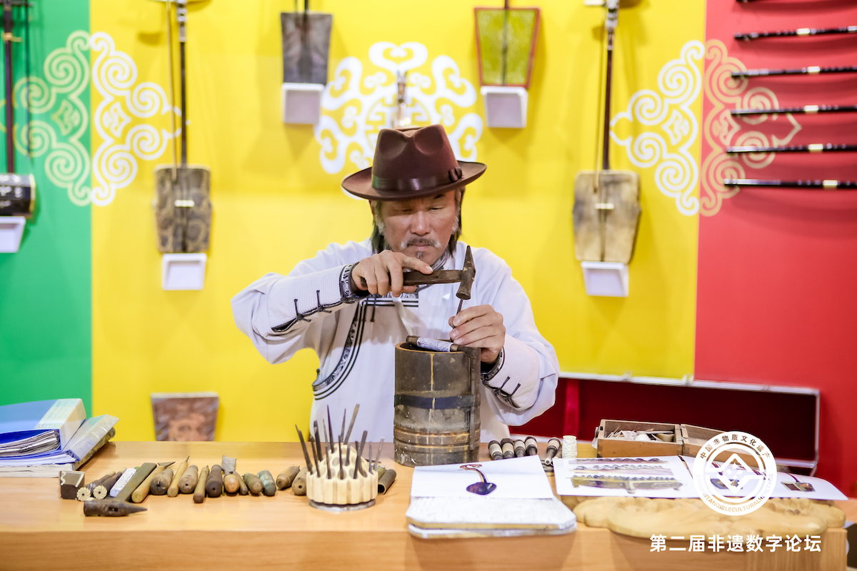 第二届非遗数字论坛举办期间，扎鲁特旗非遗馆展示现场