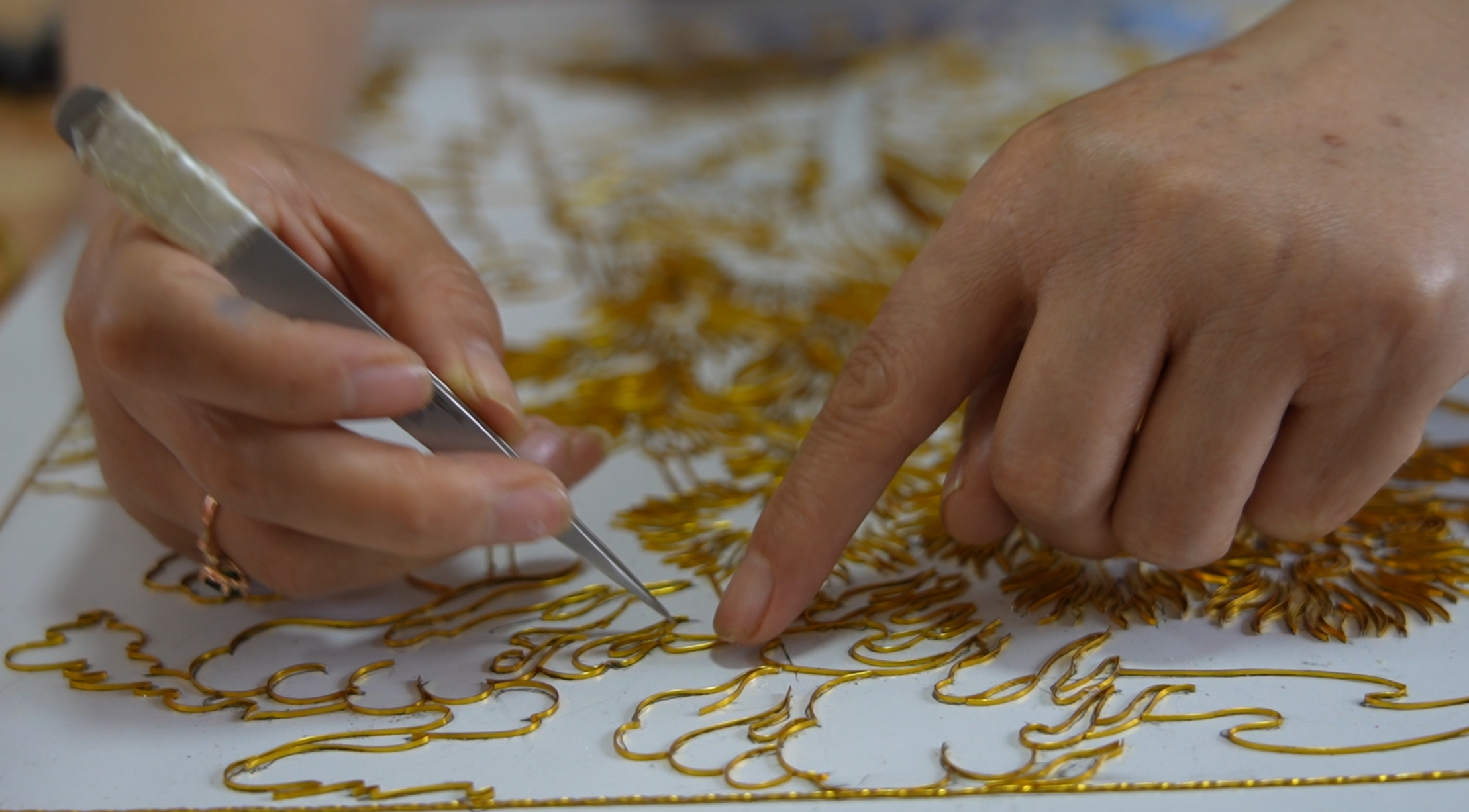 张建梅创作掐丝画