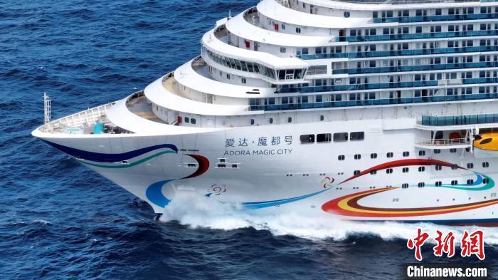航拍正在试航的“爱达·魔都号”。外高桥造船供图