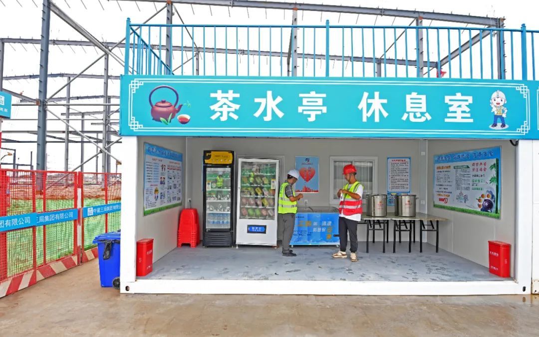 致敬高温下的坚守！宋乐伟带队开展夏季安康“三送”走访慰问活动