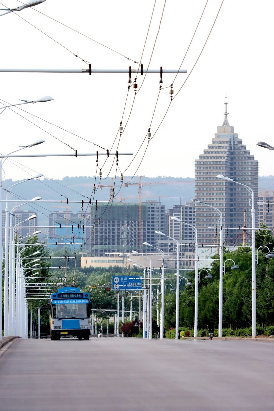 襄垣縣五陽(yáng)煤礦的通勤電車，是全國(guó)電車迷們必打卡的城市景點(diǎn)。/良豪攝