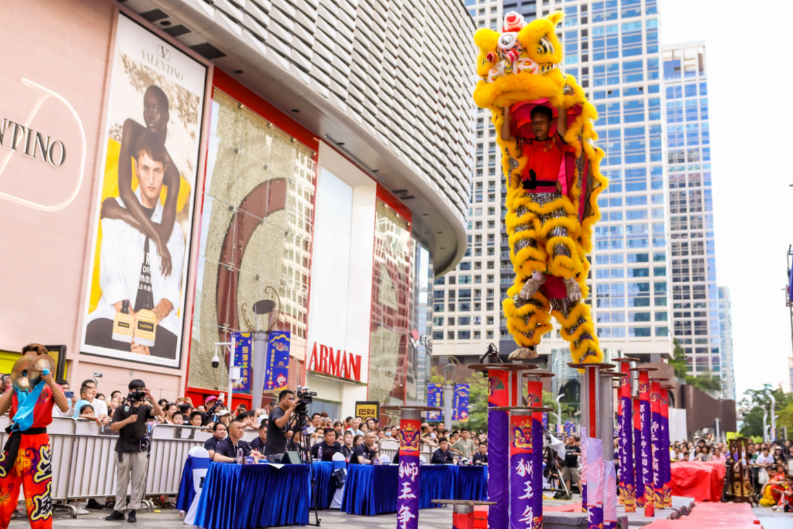 中华传统文化在深圳节日大道备受欢迎。