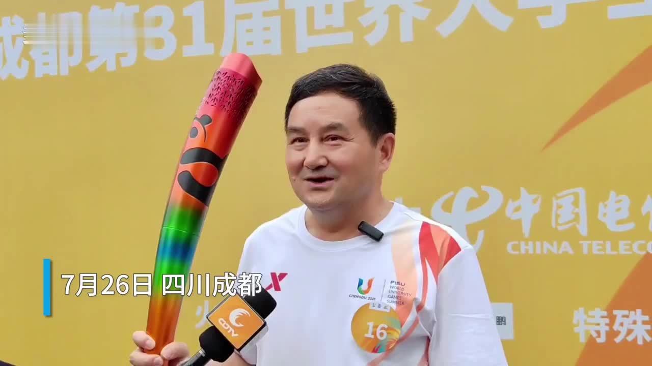 30秒｜成都大运会火炬手、国际欧亚科学院院士杨其长：成都是一个充满青春活力的地方