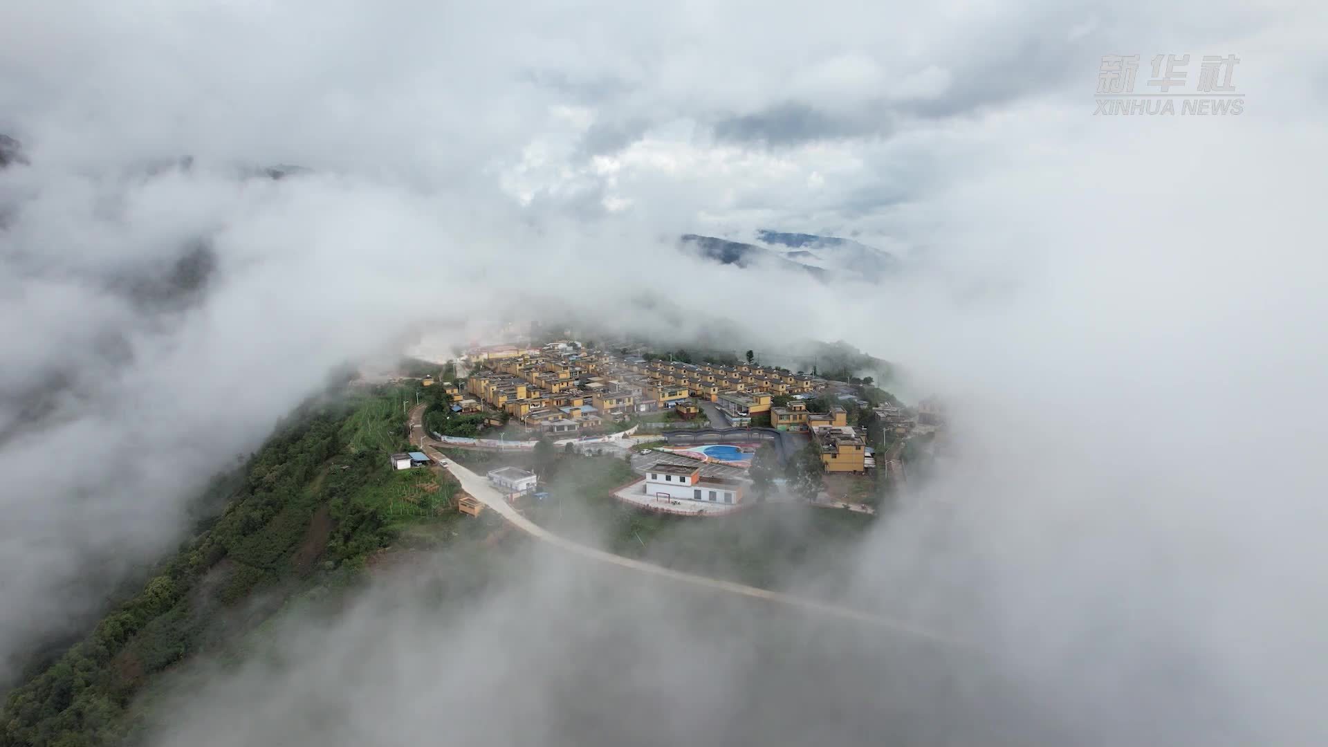云南绿春:云海“包裹”的边境幸福村_凤凰网视频_凤凰网